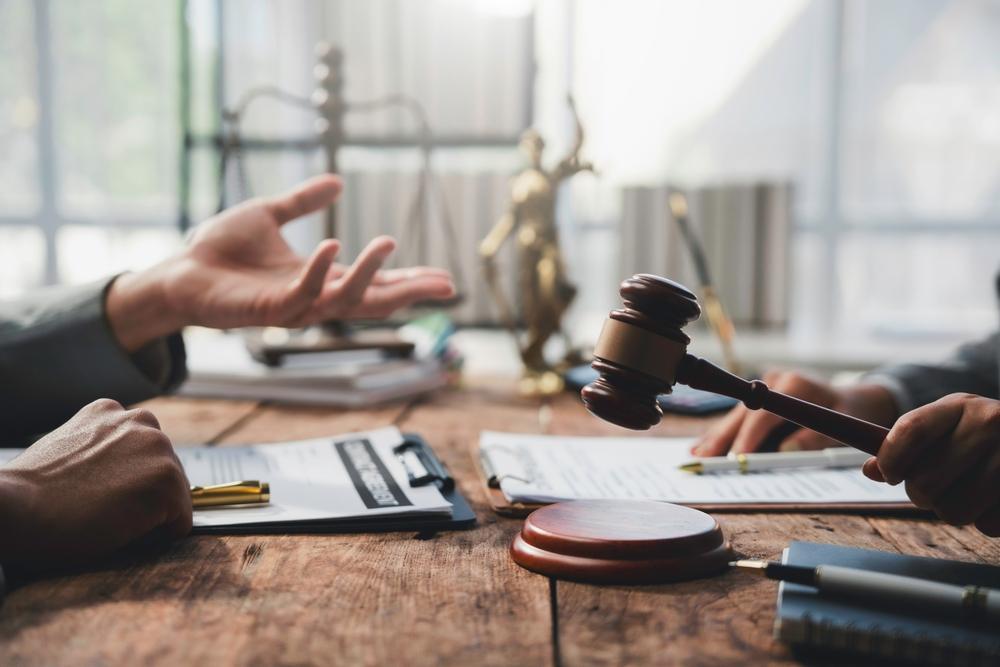 A judge holds a gavel as they discuss a legal case with an attorney on the topic of how to get a child endangerment charge dropped in California.>>